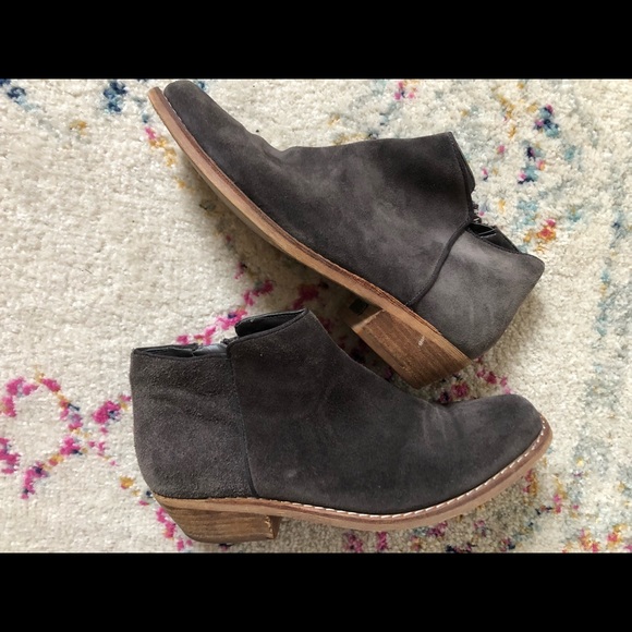 Women’s gray ankle booty. Size 8.5 - Picture 4 of 4